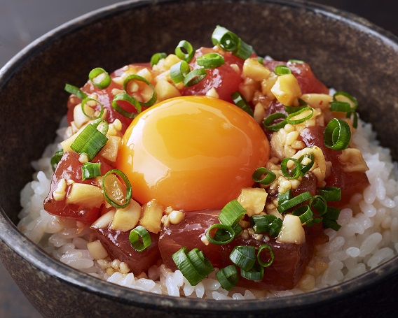 まぐろユッケ丼の画像